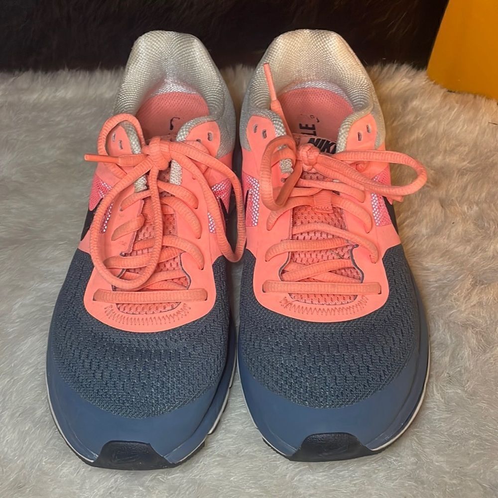 Nike shoes 7.5 (3725)